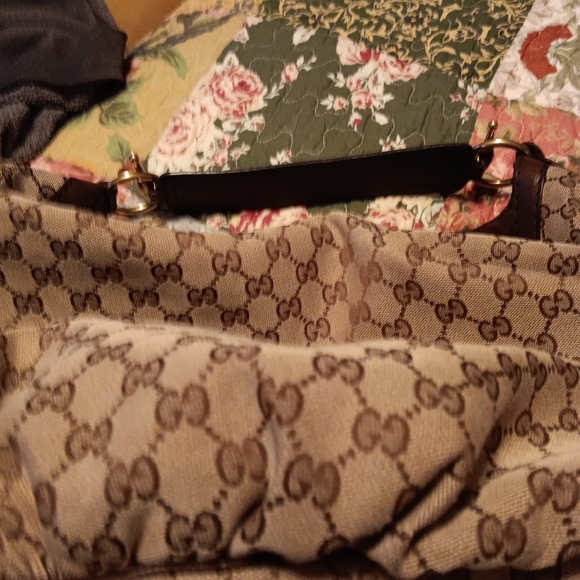 GUCCI LARGE HOBO HANDBAG! - Picture 6 of 16
